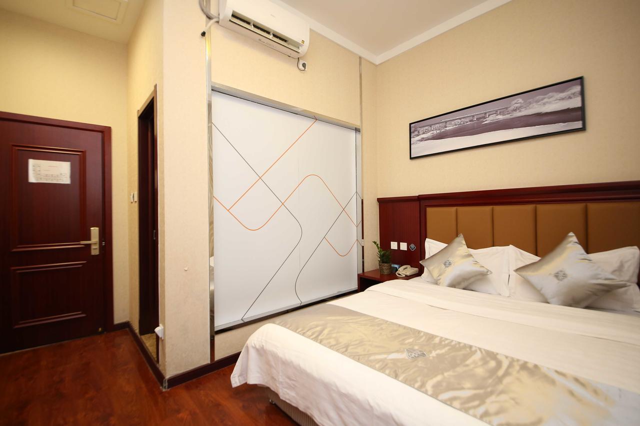 Chonpines Hotel Csangcsun Kültér fotó
