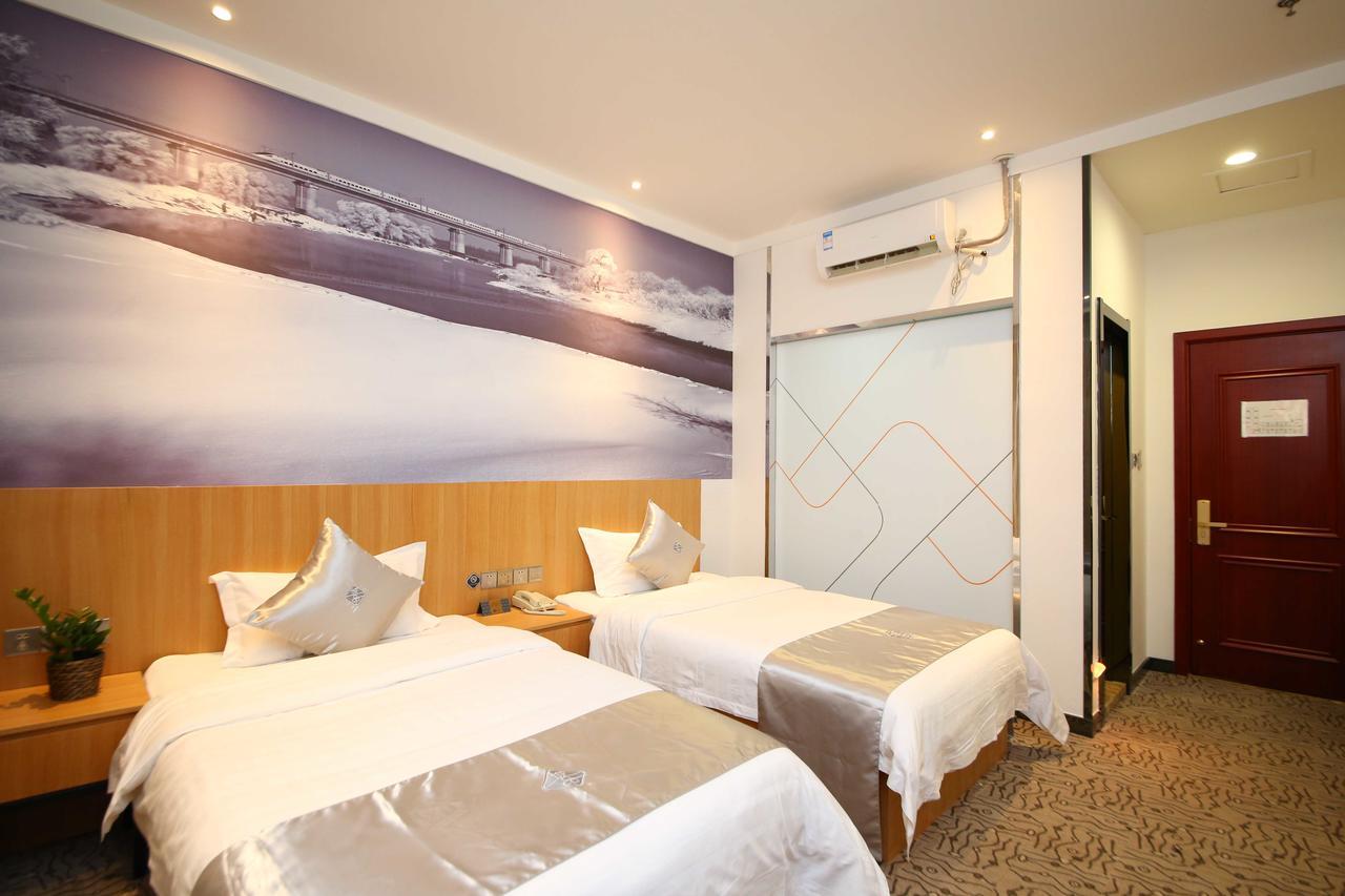 Chonpines Hotel Csangcsun Kültér fotó
