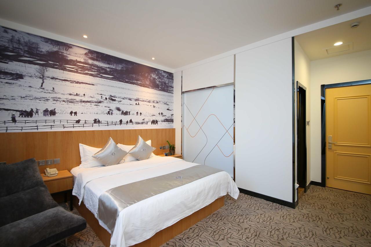 Chonpines Hotel Csangcsun Kültér fotó